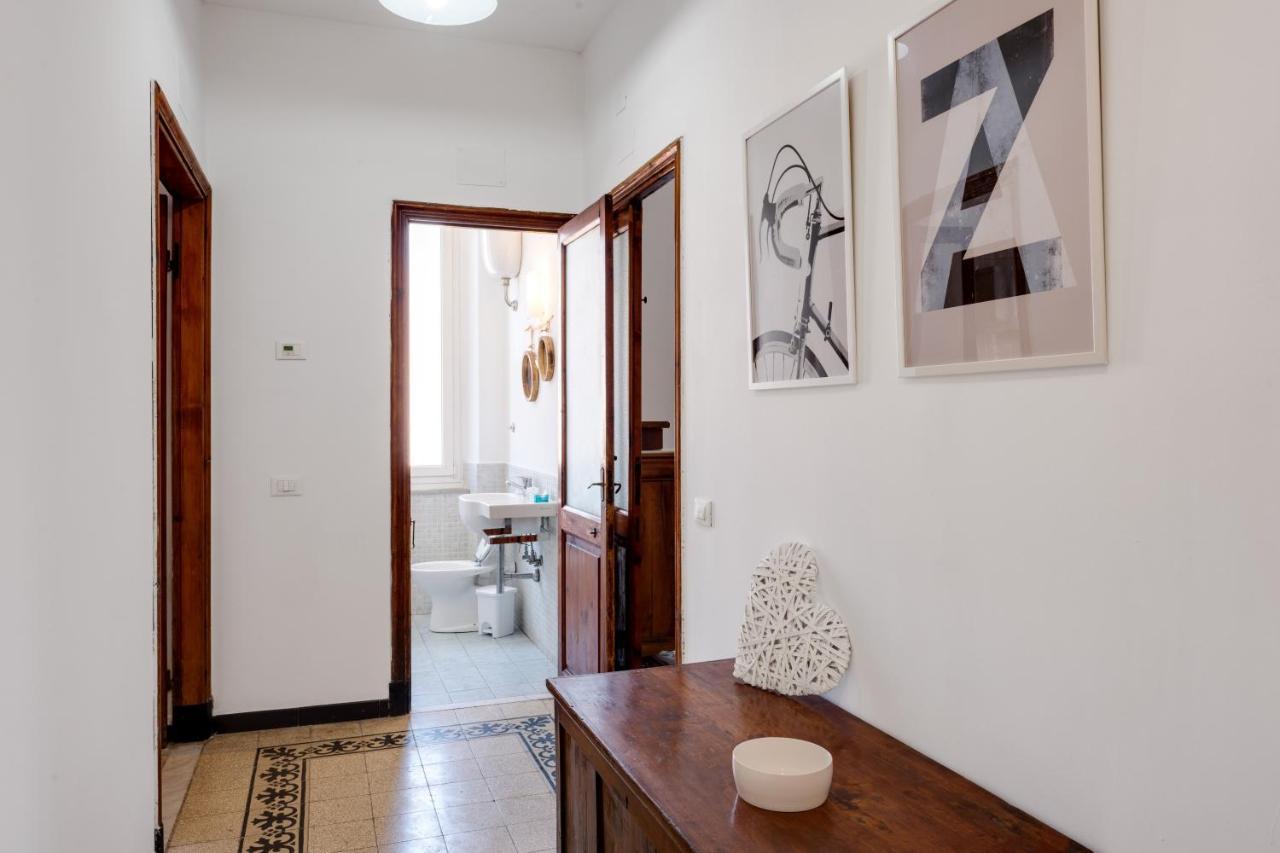 Piazza Concordia Apartment With Balcony ลาสเปเซีย ภายนอก รูปภาพ